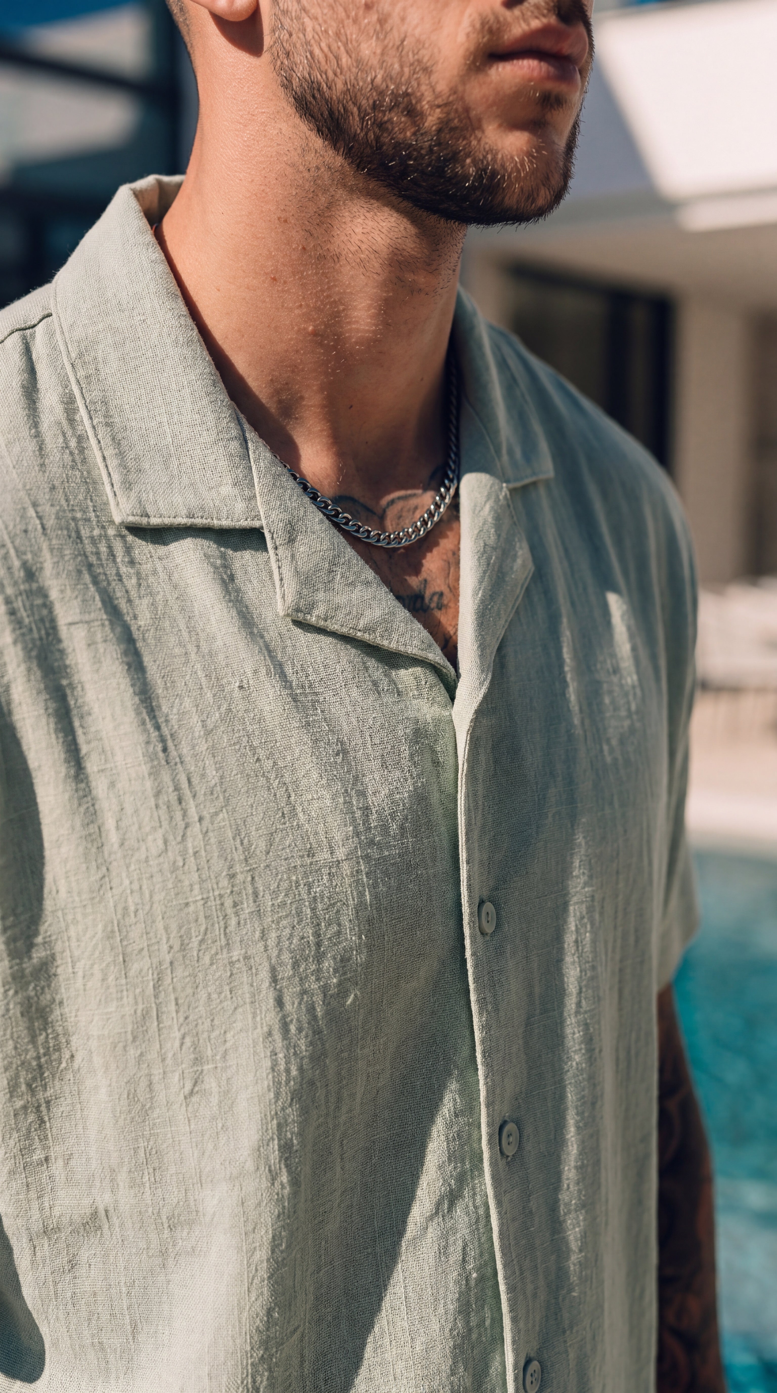 Set de Verano para Hombre – Camisa y Shorts de Color Sólido, Estética Vintage y Sofisticada